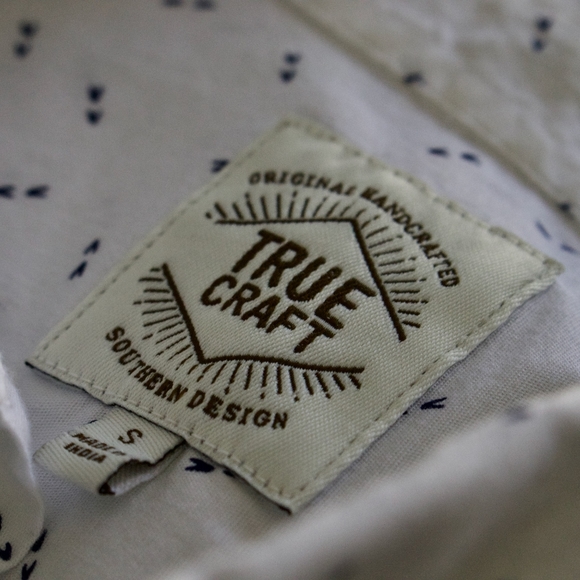 White Button-Up Short sleeve - Picture 2 of 2